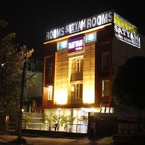 Satyam Hotel